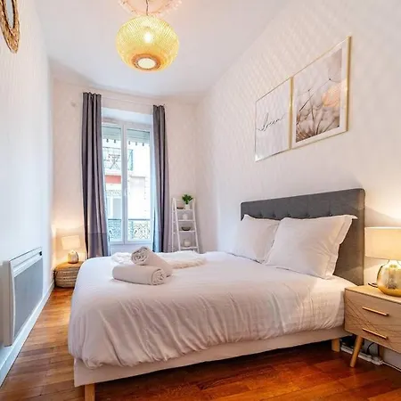 Coeur Centre - Charme De L'ancien Apartman