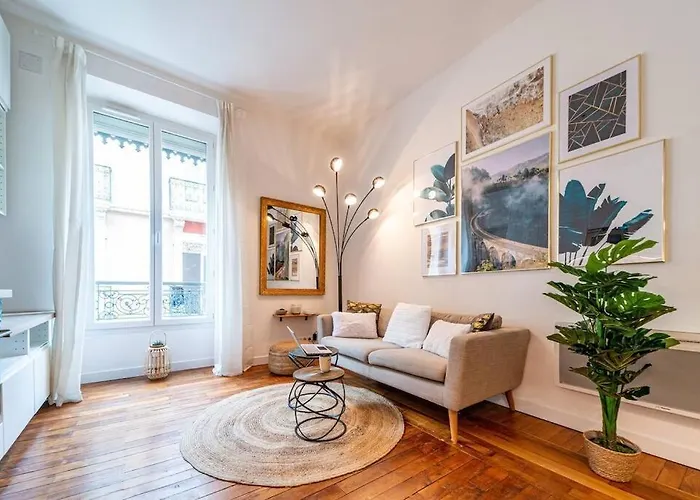 Апартаменти Coeur Centre - Charme De L'ancien Гренобль